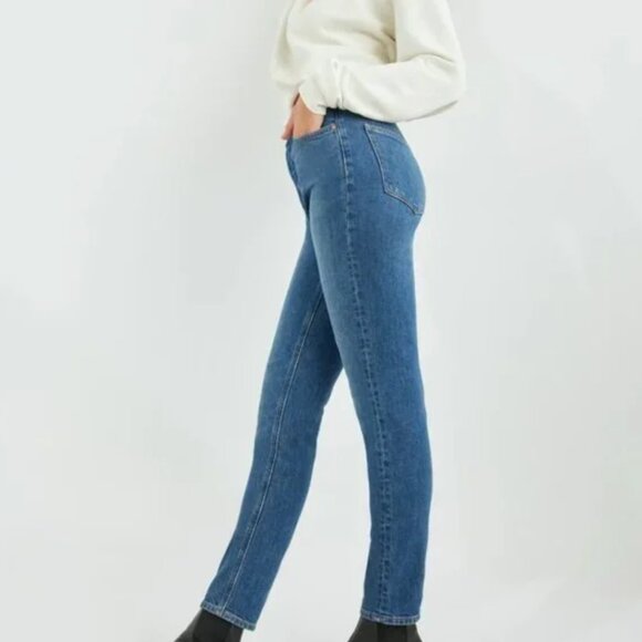 ARITZIA DENIM FORUM The Yoko High Rise Slim Jeans- Size 24W, 28L - Picture 5 of 8